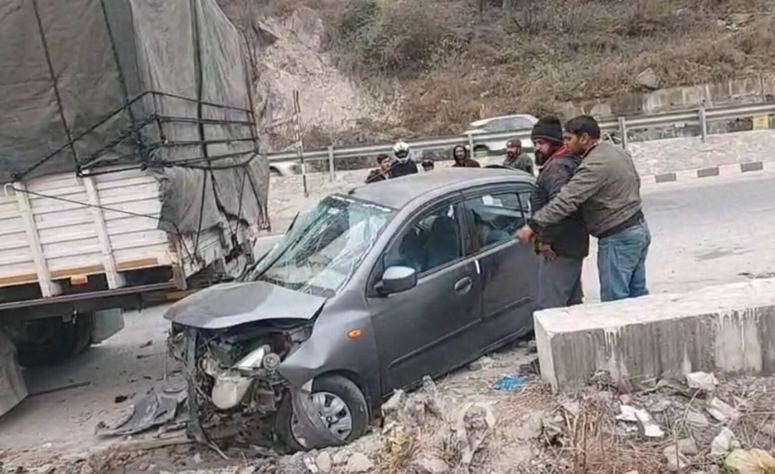 Road Accident : एक युवक और तीन युवतियों की मौत