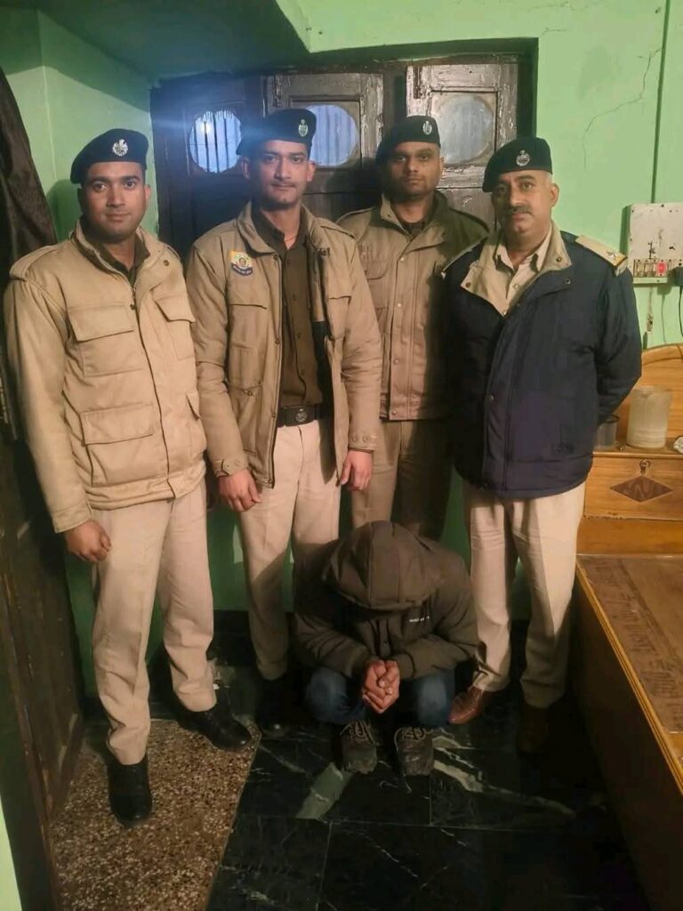 घर से चरस, सुल्फा और कैनाबिस बरामद, 1 Arrest