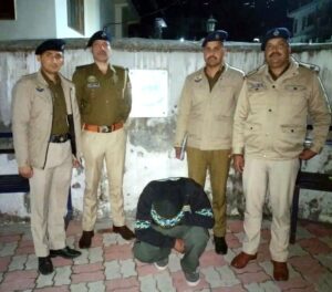 फर्जी Police कर्मी बनकर लूट रहा था, हुआ गिरफ्तार