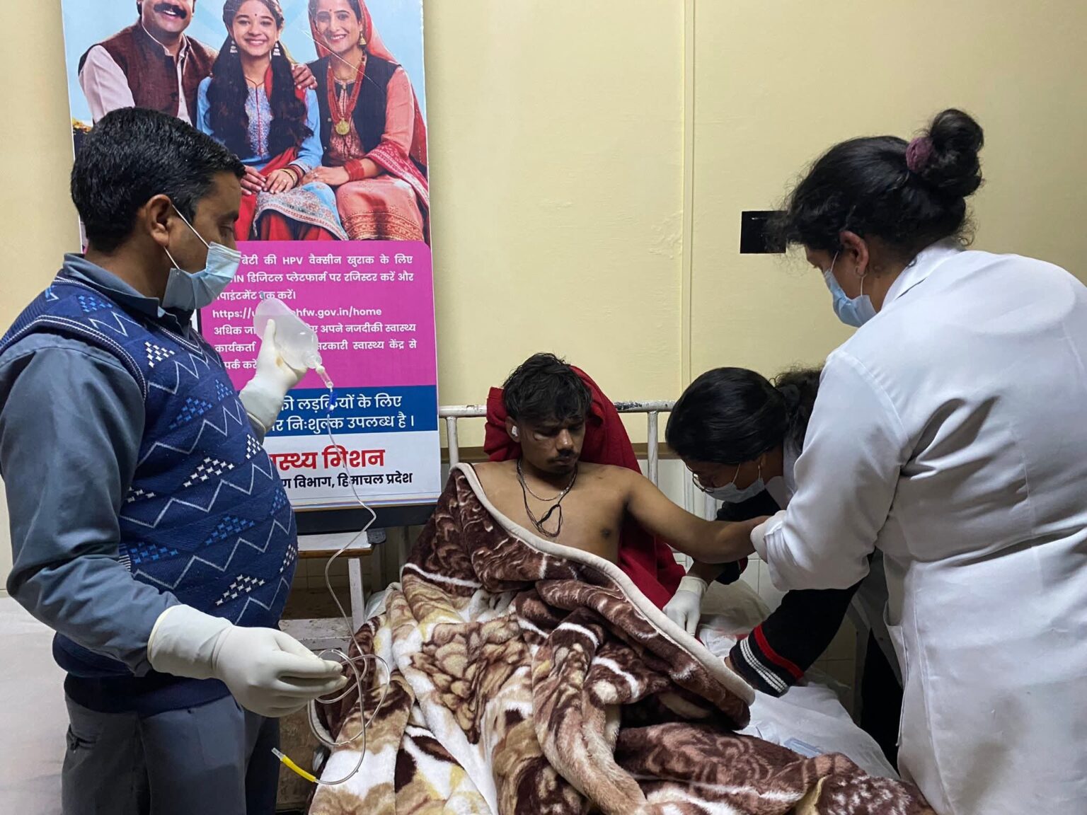 बंजार Accident : 4 की मौत, 19 पर्यटक जख्मी