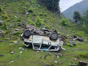 स्कॉर्पियो खाई में गिरी, पांच Tourist हुए घायल