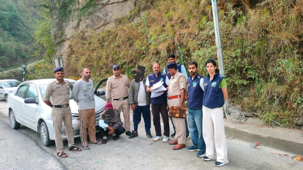 4.859 किलो चरस के साथ Panjab के दो युवक गिरफ्तार