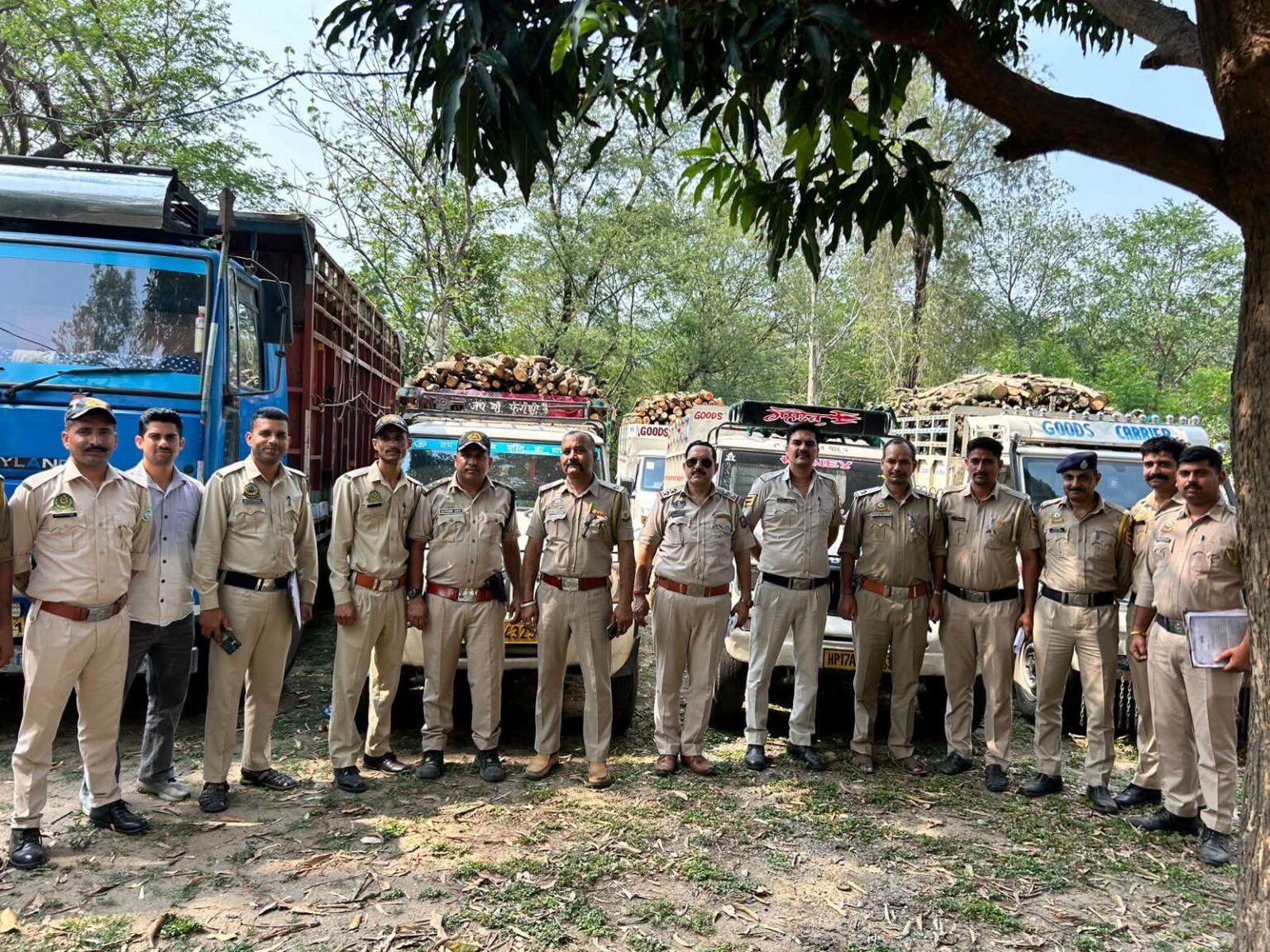 नूरपुर Police ने लकड़ी से लदे सात वाहन लिए कब्जे में