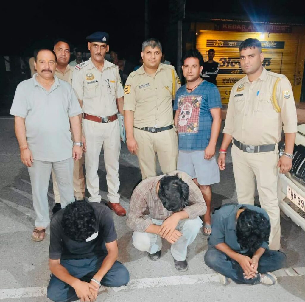 चैतड़ू में 7.42 ग्राम चिट्टे के साथ 3 युवक Arrest