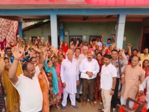APMC कांगड़ा के अध्यक्ष निशु मोंगरा ने धमेड में किया हैंडपंप का शुभारंभ