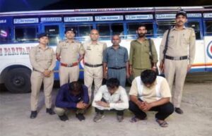 निजी Bus से साढ़े 5 किलो चरस, 568 ग्राम अफीम बरामद