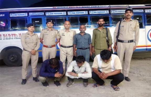 निजी Bus से साढ़े 5 किलो चरस, 568 ग्राम अफीम बरामद