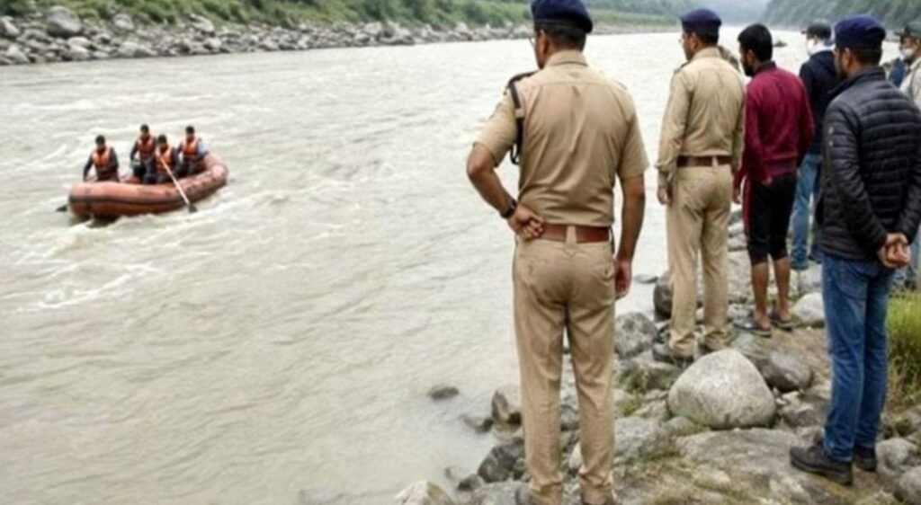 पुल से छह साल के बेटे (Son) को नदी में दिया धक्का