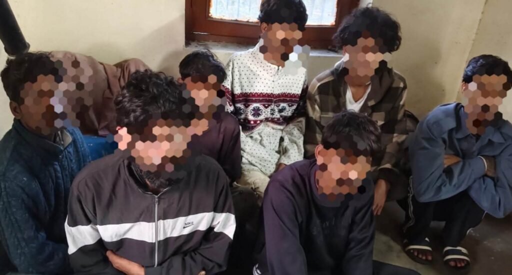 1.813 किलो चरस के साथ 6 युवक गिरफ्तार (Arrest)