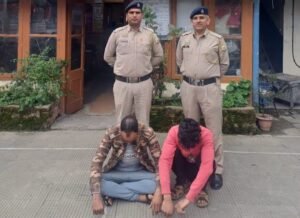 Car से ₹ 15 लाख का सामान चुराने के मामले दो युवक गिरफ्तार
